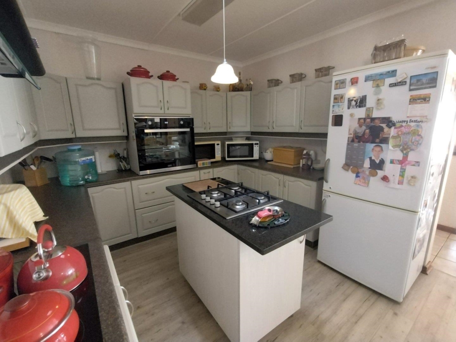 5 Bedroom Property for Sale in Wavecrest Eastern Cape